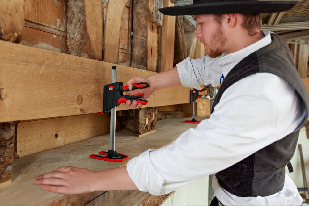 BEYCEPS Jednoruční montážní nástroj, zvedá skříň a vyrovnává ji pomocí vodováhy
